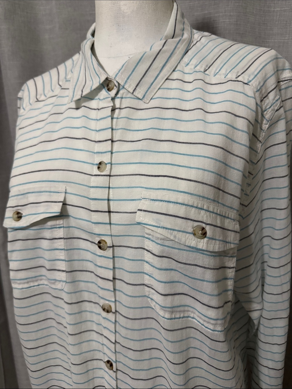 Toad & Co Organic Cotton Button Up-XL-Slightly Sheer-White/Blue-Lightweight-EUC - Picture 3 of 16